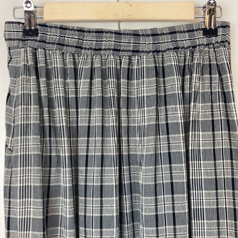 Women’s vintage button skirt black and white plaid with pockets - Picture 3 of 6